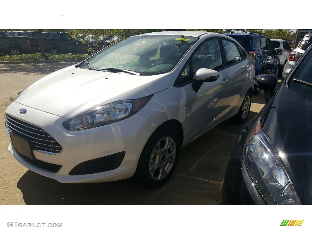 2016 Fiesta SE Sedan - White Platinum Metallic Tri-coat / Charcoal Black photo #1