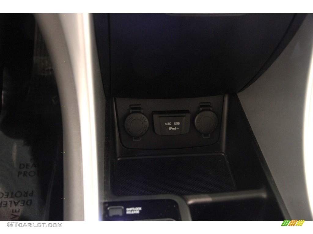 2011 Sonata SE - Iridescent Silver Blue Metallic / Gray photo #12