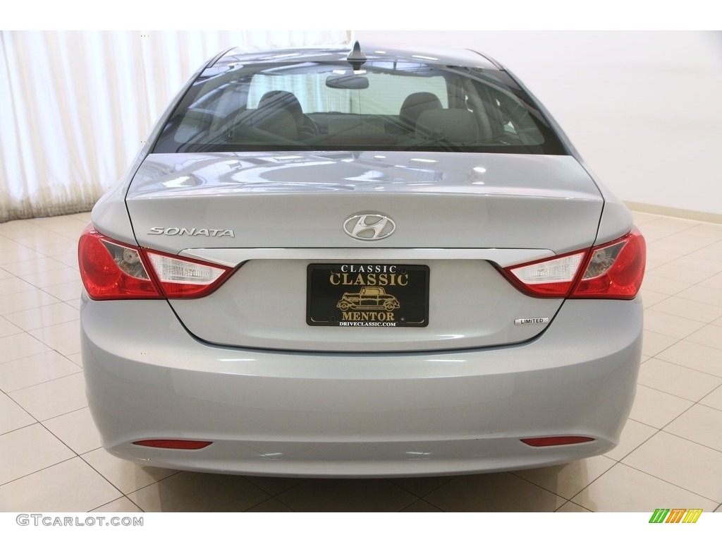 2011 Sonata SE - Iridescent Silver Blue Metallic / Gray photo #16