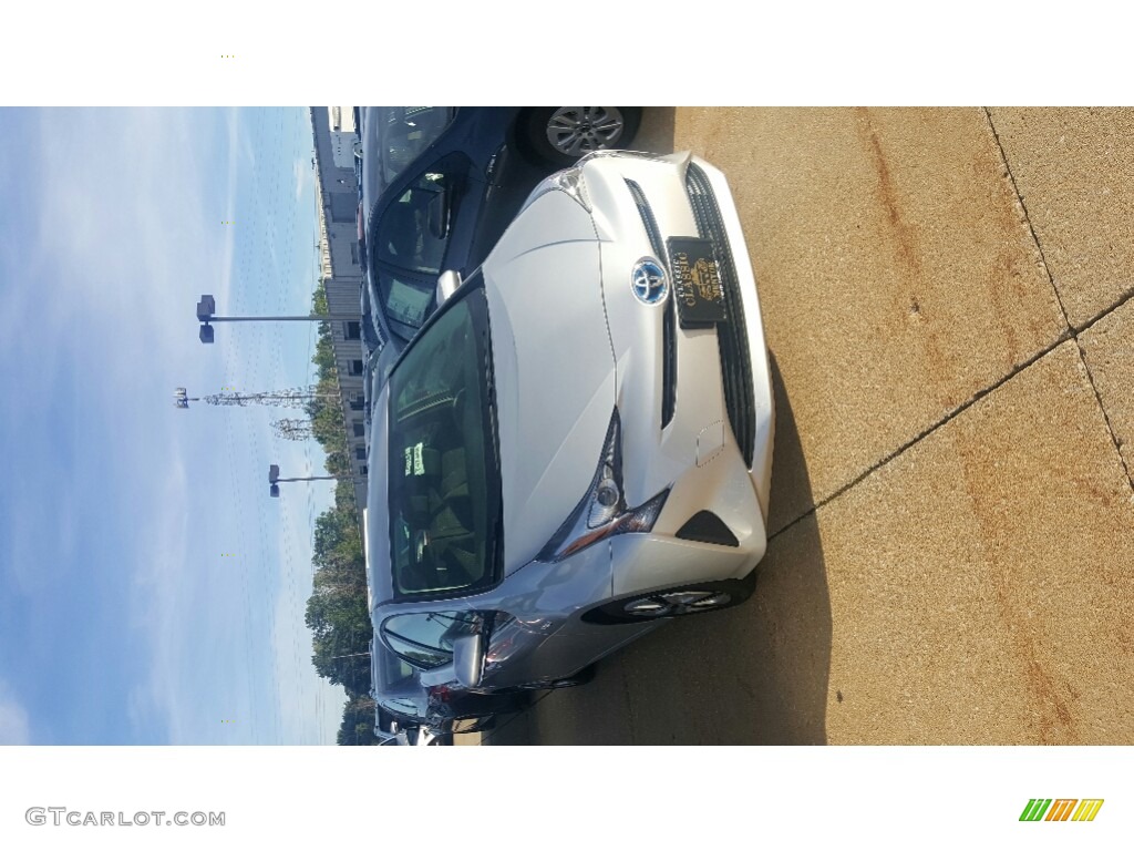 2016 Prius Two - Classic Silver Metallic / Black photo #1