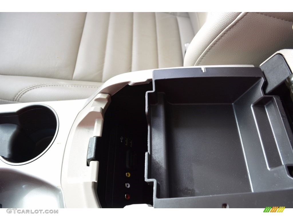 2015 C-Max Hybrid SEL - Tuxedo Black Metallic / Medium Light Stone photo #33