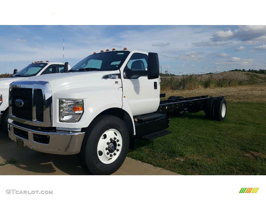 2017 F650 Super Duty Regular Cab Chassis - Oxford White / Earth Gray photo #1