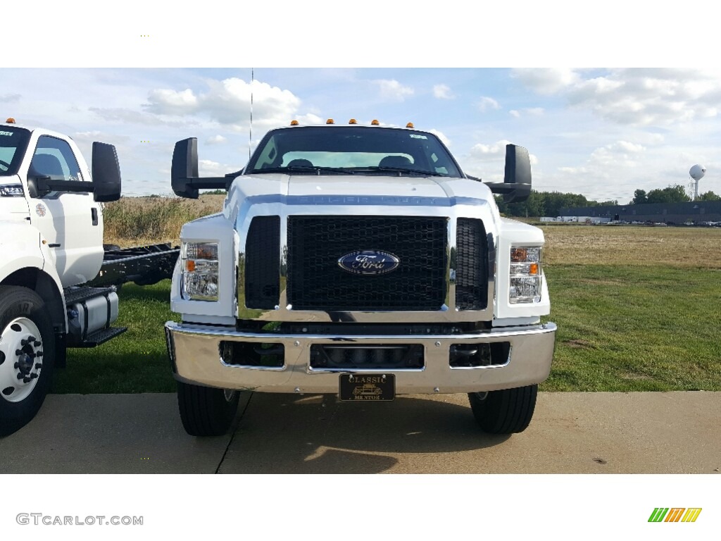 2017 F650 Super Duty Regular Cab Chassis - Oxford White / Earth Gray photo #2