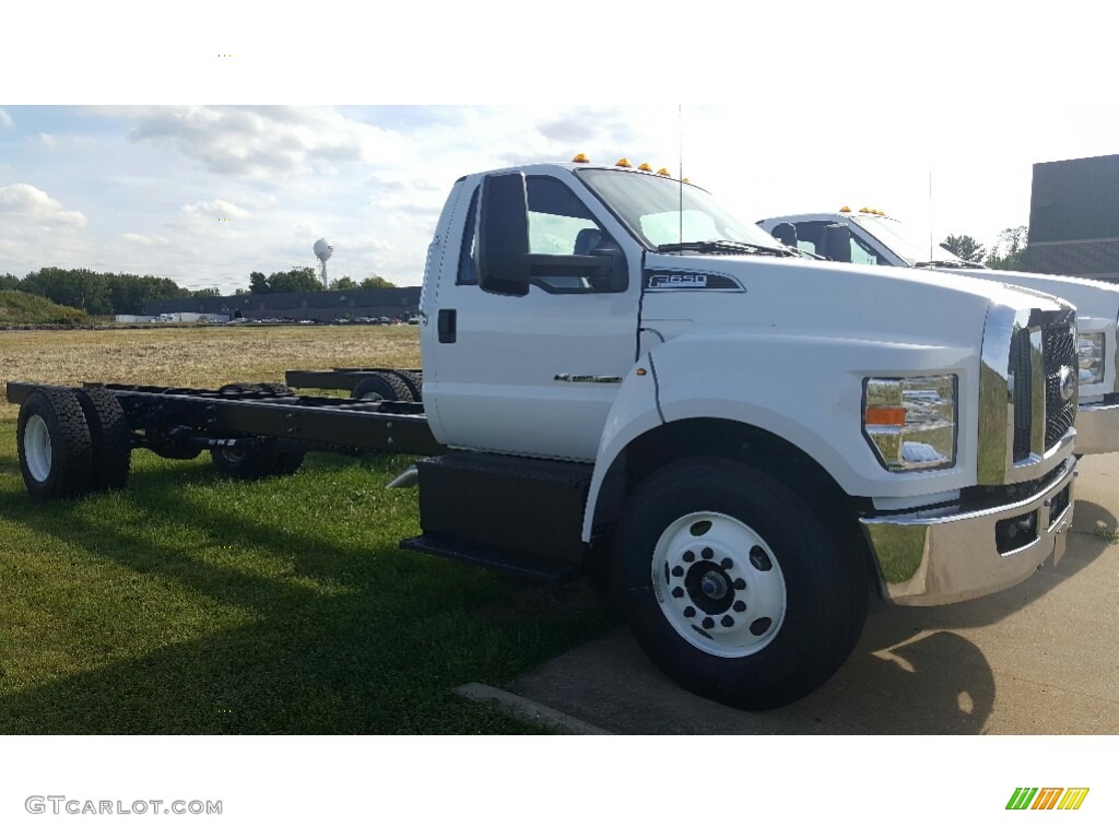 2017 F650 Super Duty Regular Cab Chassis - Oxford White / Earth Gray photo #3