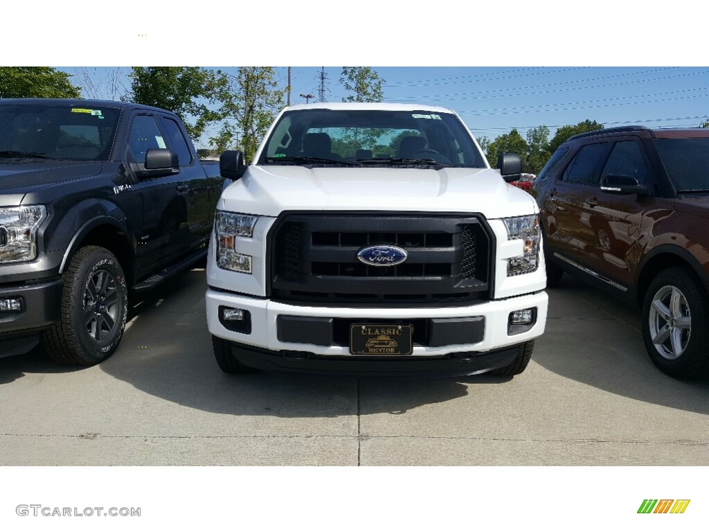 2016 F150 XL SuperCab 4x4 - Oxford White / Medium Earth Gray photo #2