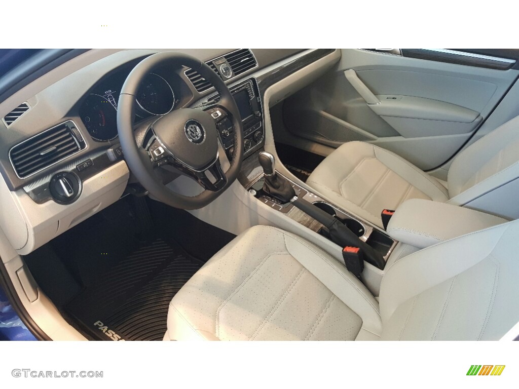 Moonrock Gray Interior 2017 Volkswagen Passat SE Sedan Photo #115766072