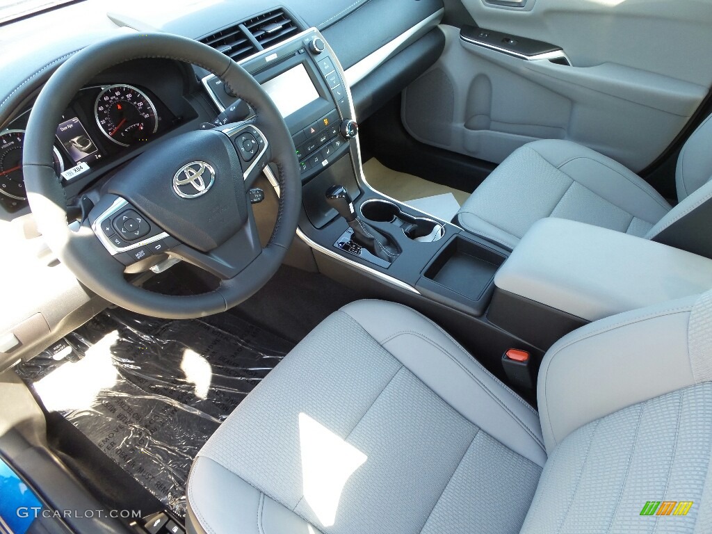 2017 Camry SE - Blue Streak Metallic / Ash photo #4
