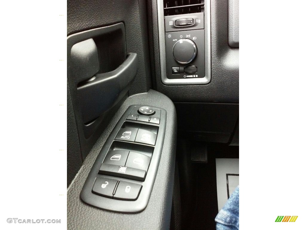 2017 Ram 2500 Tradesman Crew Cab 4x4 Controls Photo #115777664