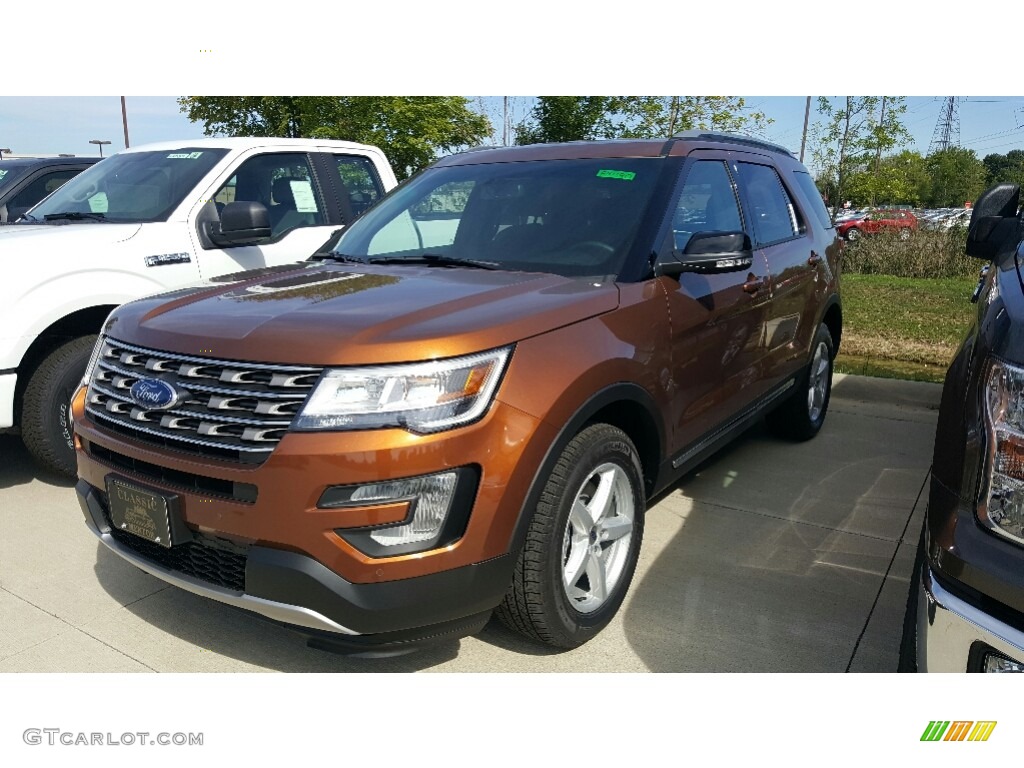 2017 Explorer XLT 4WD - Canyon Ridge / Ebony Black photo #1