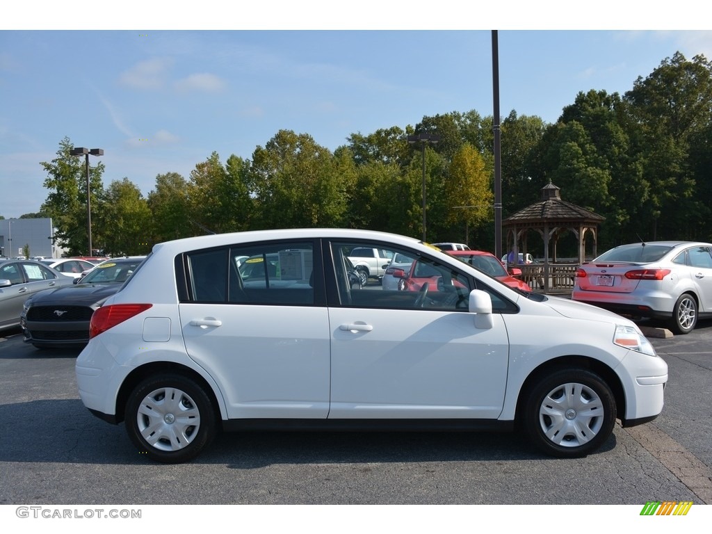 2012 Versa 1.8 S Hatchback - Fresh Powder White / Charcoal photo #2