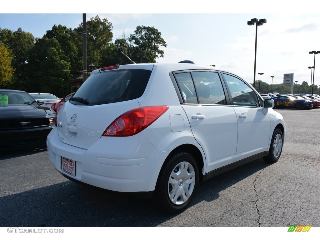 2012 Versa 1.8 S Hatchback - Fresh Powder White / Charcoal photo #3