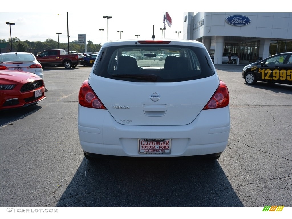 2012 Versa 1.8 S Hatchback - Fresh Powder White / Charcoal photo #4