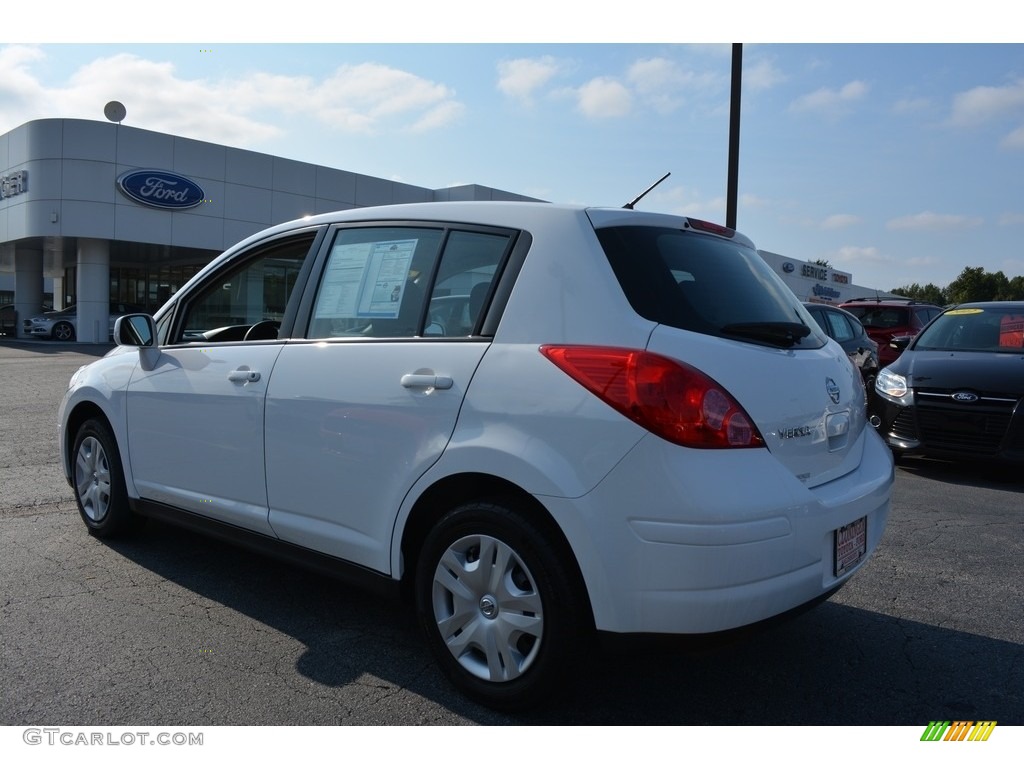 2012 Versa 1.8 S Hatchback - Fresh Powder White / Charcoal photo #5
