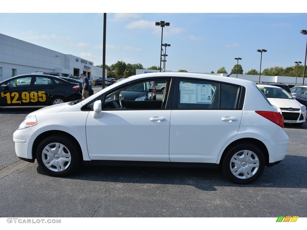 2012 Versa 1.8 S Hatchback - Fresh Powder White / Charcoal photo #6