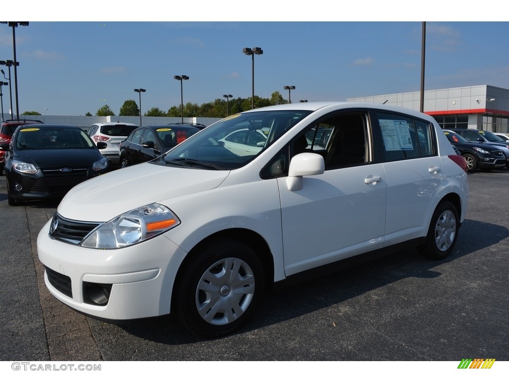 2012 Versa 1.8 S Hatchback - Fresh Powder White / Charcoal photo #7