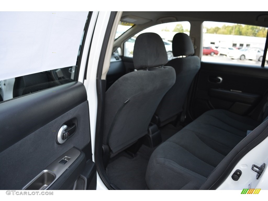 2012 Versa 1.8 S Hatchback - Fresh Powder White / Charcoal photo #11