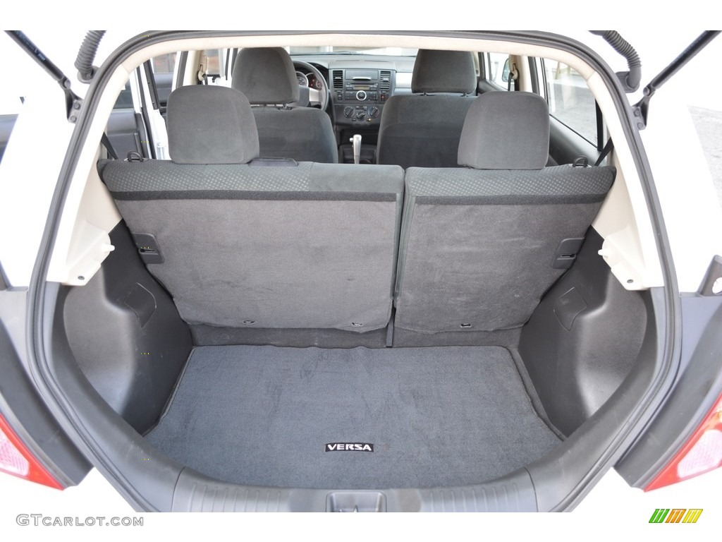 2012 Versa 1.8 S Hatchback - Fresh Powder White / Charcoal photo #12