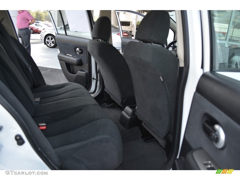 2012 Versa 1.8 S Hatchback - Fresh Powder White / Charcoal photo #13