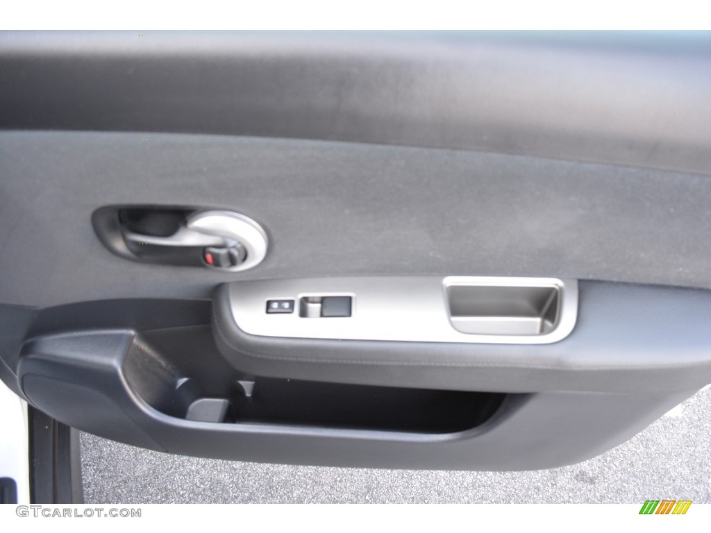 2012 Versa 1.8 S Hatchback - Fresh Powder White / Charcoal photo #14