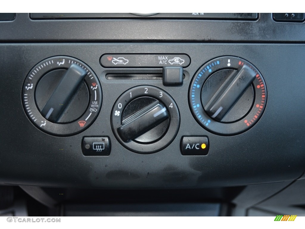 2012 Versa 1.8 S Hatchback - Fresh Powder White / Charcoal photo #17