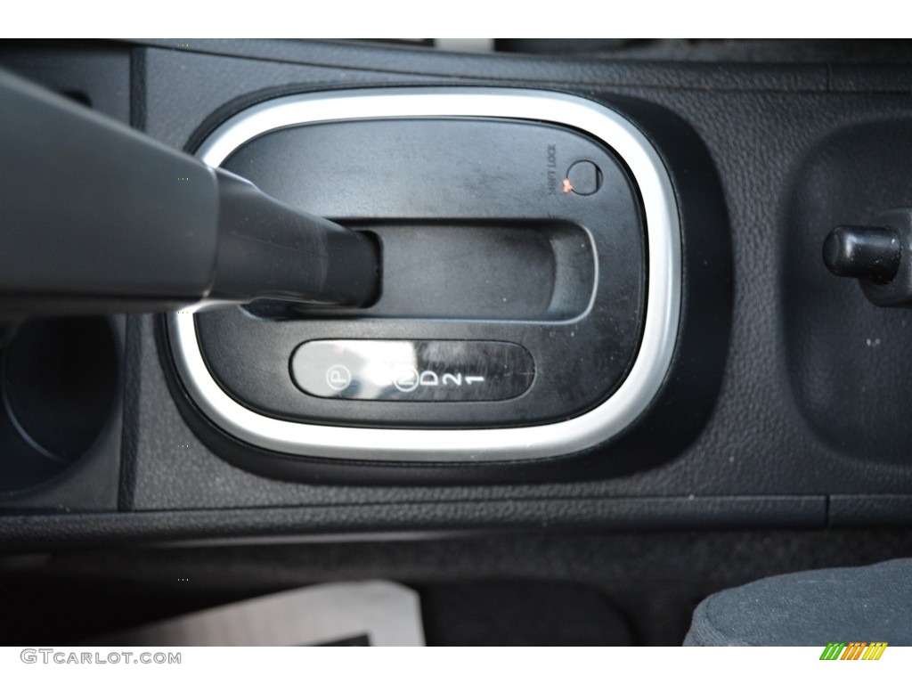 2012 Versa 1.8 S Hatchback - Fresh Powder White / Charcoal photo #18