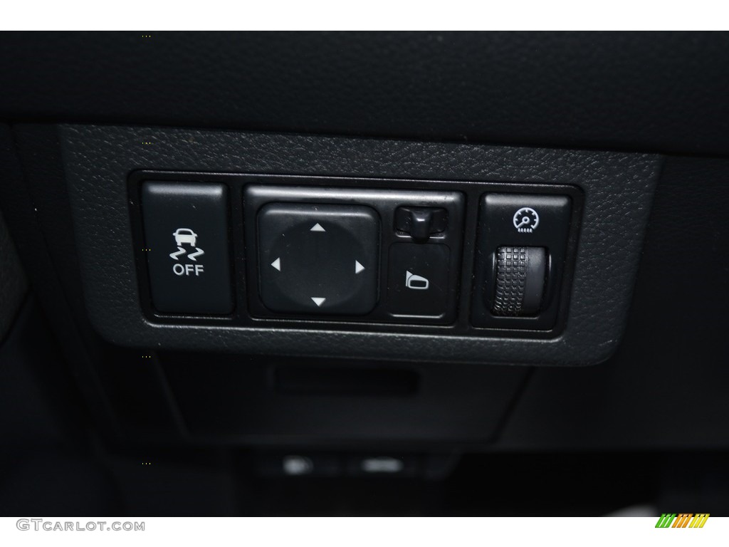 2012 Versa 1.8 S Hatchback - Fresh Powder White / Charcoal photo #20