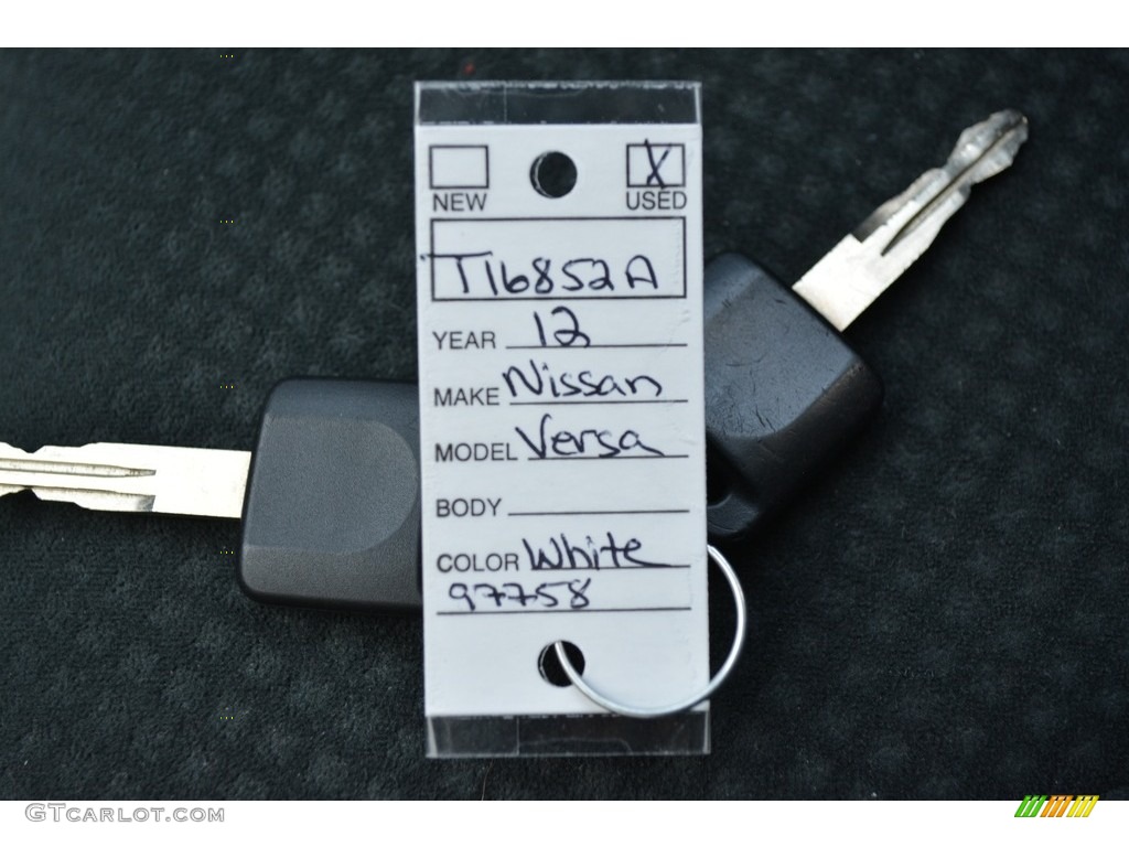 2012 Versa 1.8 S Hatchback - Fresh Powder White / Charcoal photo #21
