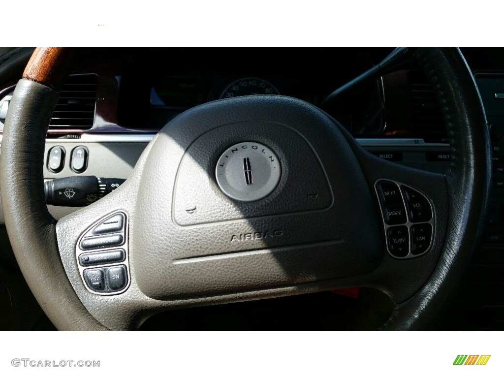 2003 Town Car Signature - Silver Birch Metallic / Dark Stone/Medium Light Stone photo #13