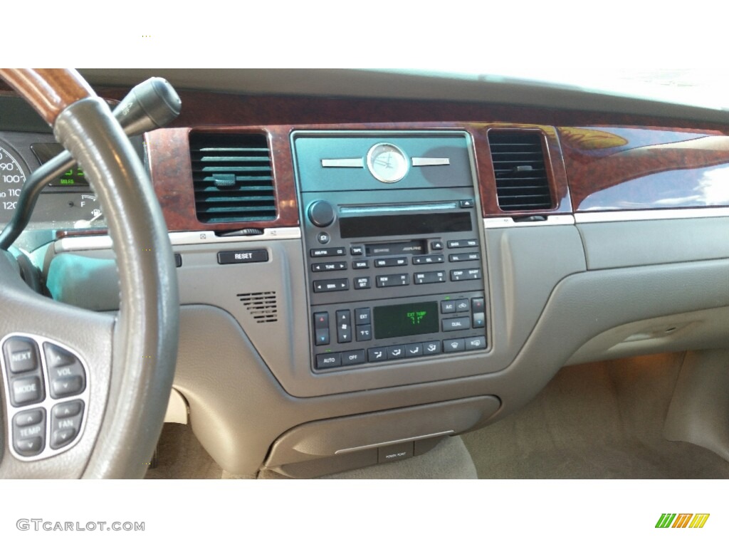 2003 Town Car Signature - Silver Birch Metallic / Dark Stone/Medium Light Stone photo #14