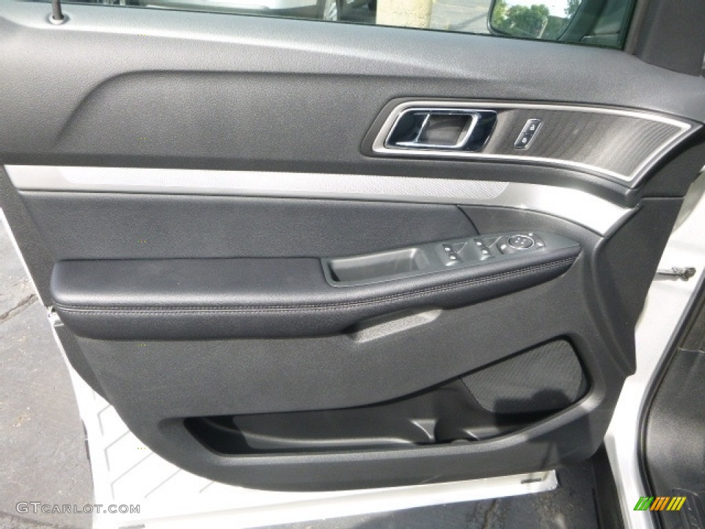 2017 Explorer XLT 4WD - Ingot Silver / Ebony Black photo #10
