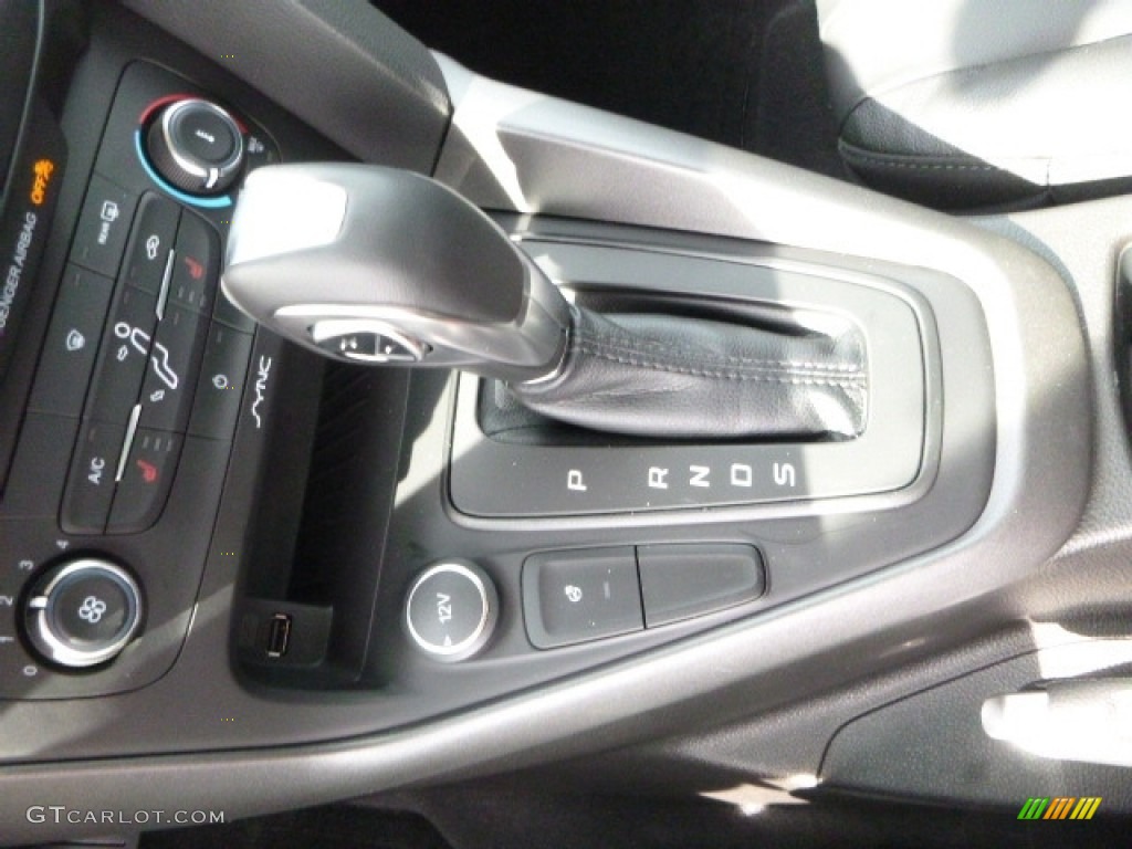 2016 Ford Focus SE Hatch Transmission Photos