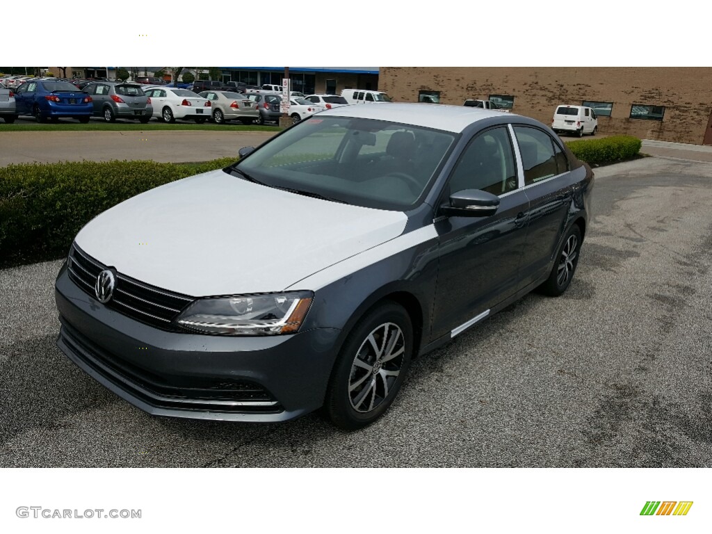 2017 Jetta SE - Platinum Gray Metallic / Titan Black photo #2