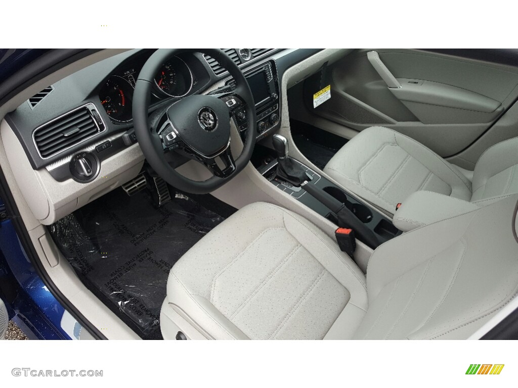 Moonrock Gray Interior 2017 Volkswagen Passat R-Line Sedan Photo #115800600