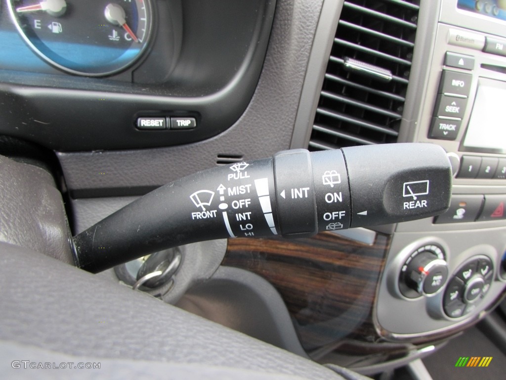 2010 Hyundai Santa Fe GLS 4WD Controls Photo #115802544