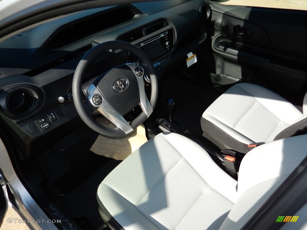 2016 Prius c One - Classic Silver Metallic / Ash/Black photo #3