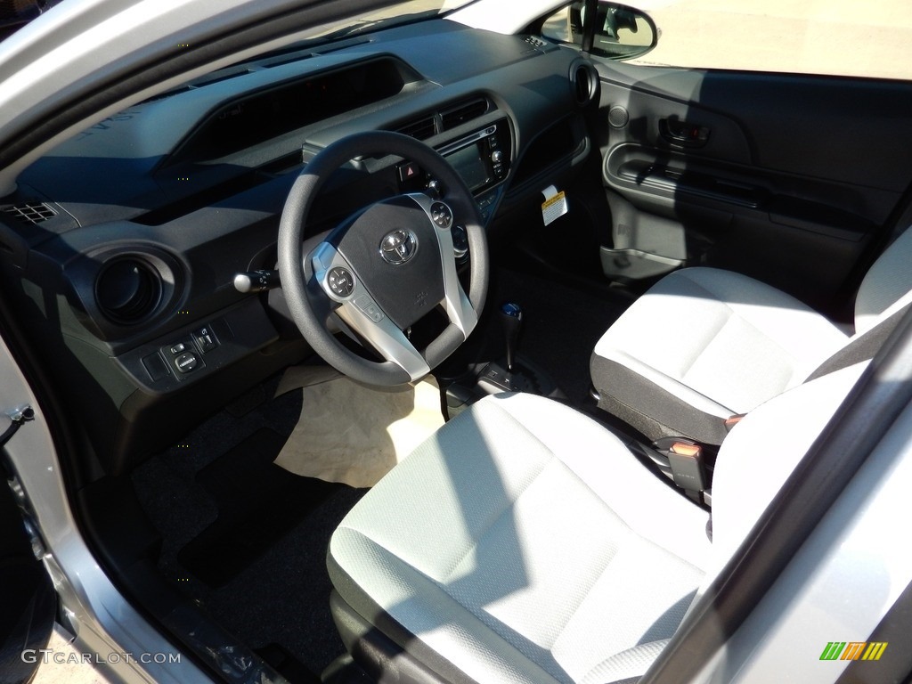 2016 Prius c One - Classic Silver Metallic / Ash/Black photo #4
