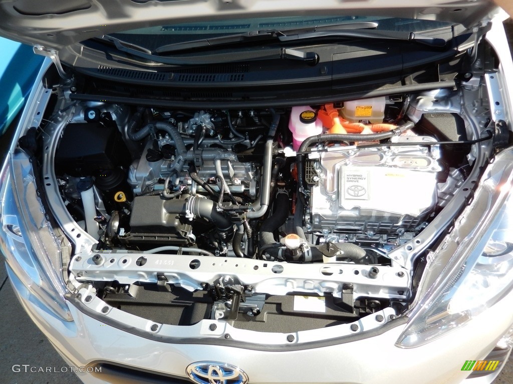 2016 Prius c One - Classic Silver Metallic / Ash/Black photo #7
