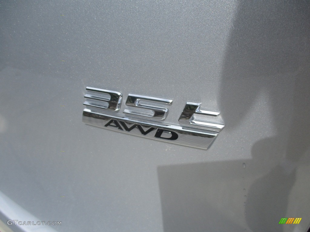 2017 Jaguar F-PACE 35t AWD Premium Marks and Logos Photos