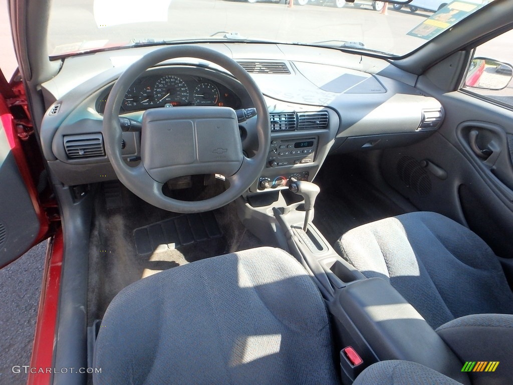 2001 Cavalier LS Sedan - Cayenne Red Metallic / Graphite photo #10