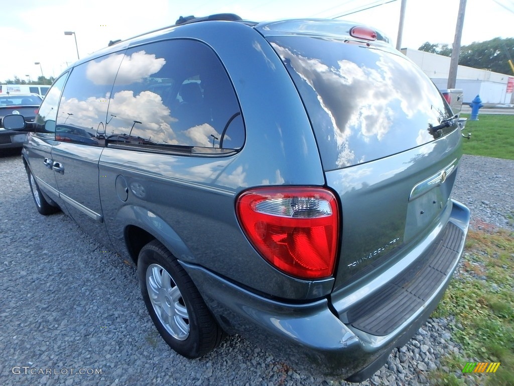 2007 Town & Country Touring - Marine Blue Pearl / Dark Khaki/Light Graystone photo #2