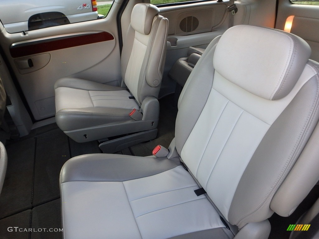 2007 Town & Country Touring - Marine Blue Pearl / Dark Khaki/Light Graystone photo #9