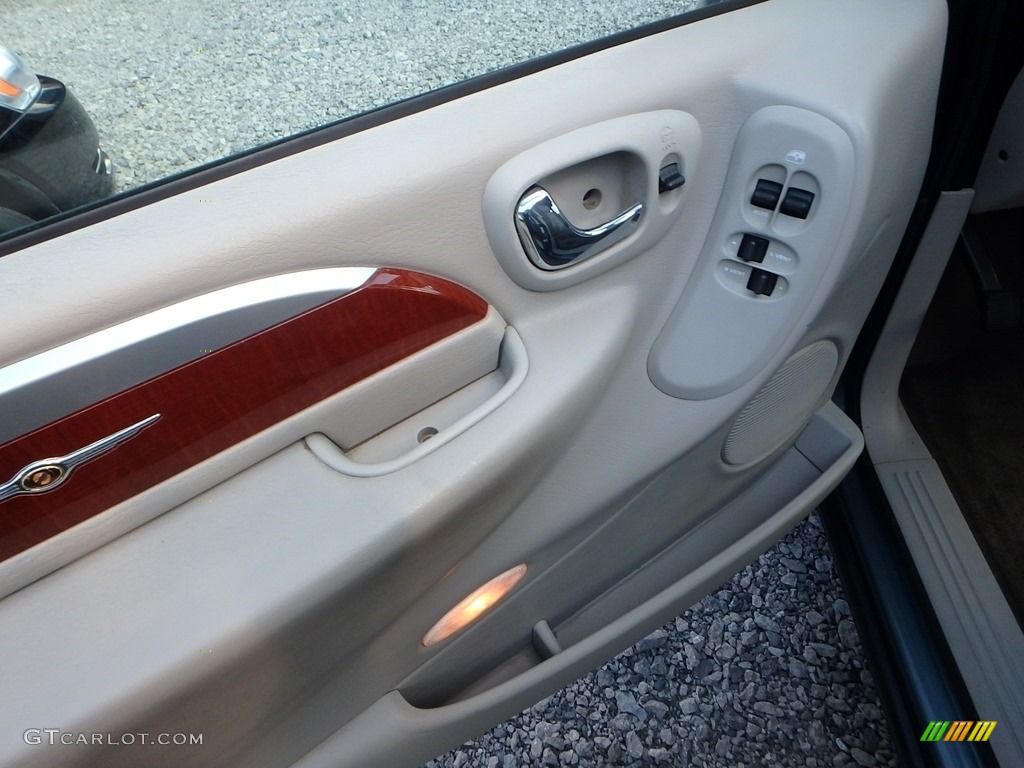 2007 Town & Country Touring - Marine Blue Pearl / Dark Khaki/Light Graystone photo #12