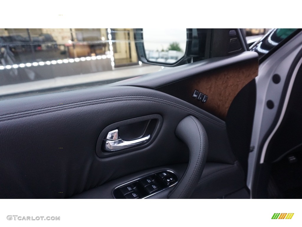 2012 QX 56 4WD - Liquid Platinum / Graphite photo #20