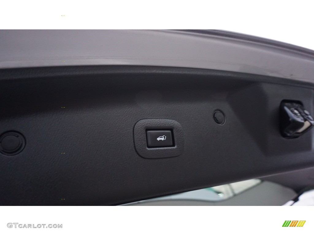 2012 QX 56 4WD - Liquid Platinum / Graphite photo #40