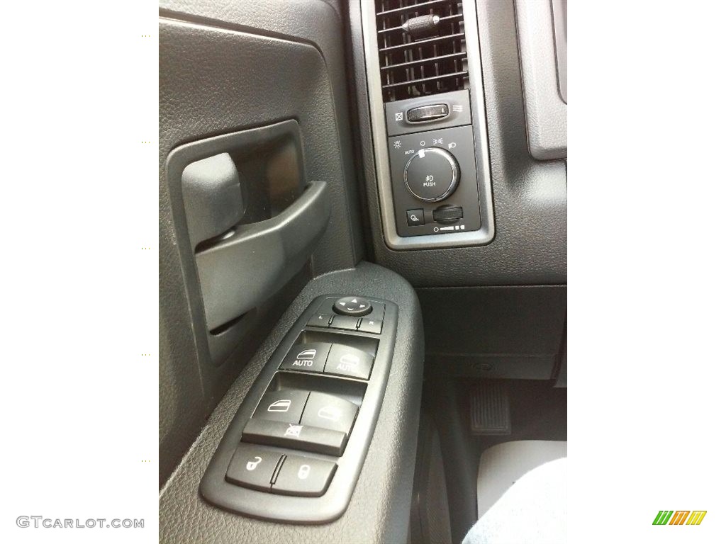 2017 Ram 3500 Tradesman Crew Cab 4x4 Chassis Controls Photo #115836888
