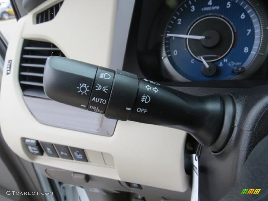2017 Toyota Sienna XLE Controls Photo #115842784