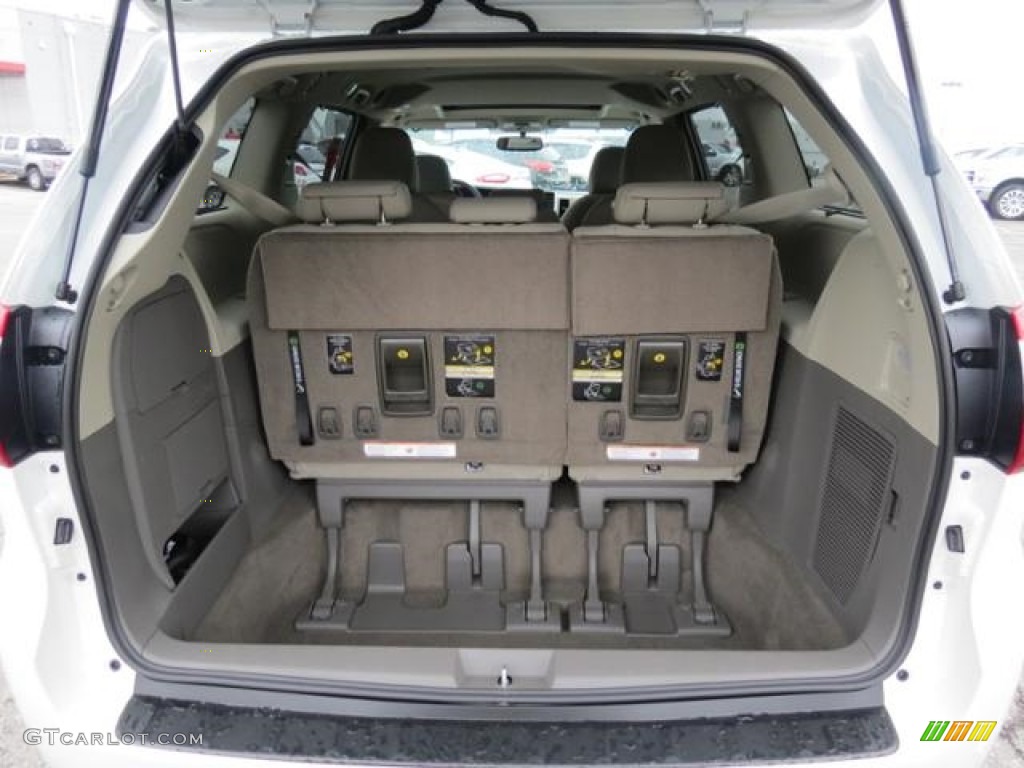 2017 Toyota Sienna XLE Trunk Photo #115842973