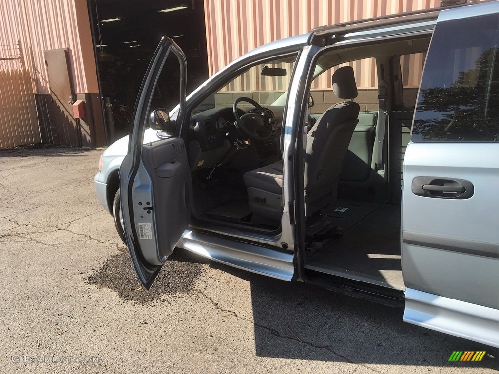 2005 Grand Caravan SE - Butane Blue Pearl / Medium Slate Gray photo #8