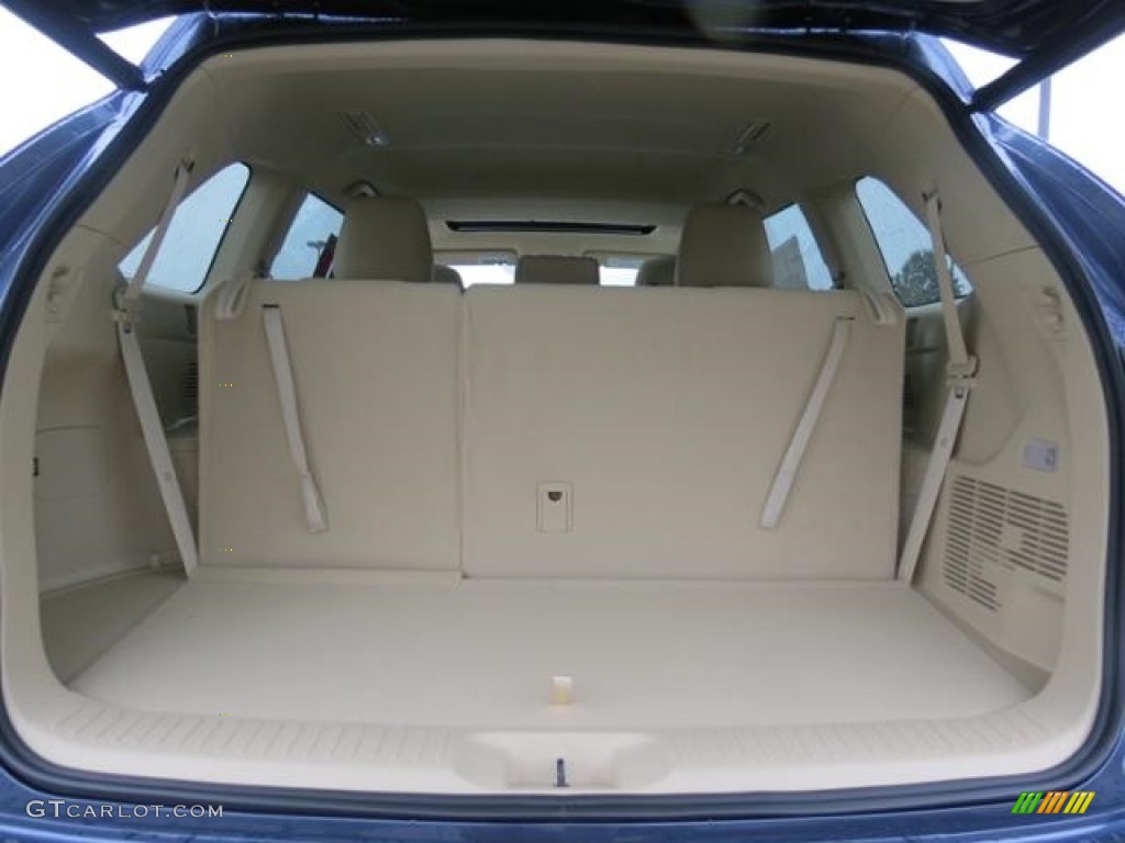 2016 Toyota Highlander XLE Trunk Photos