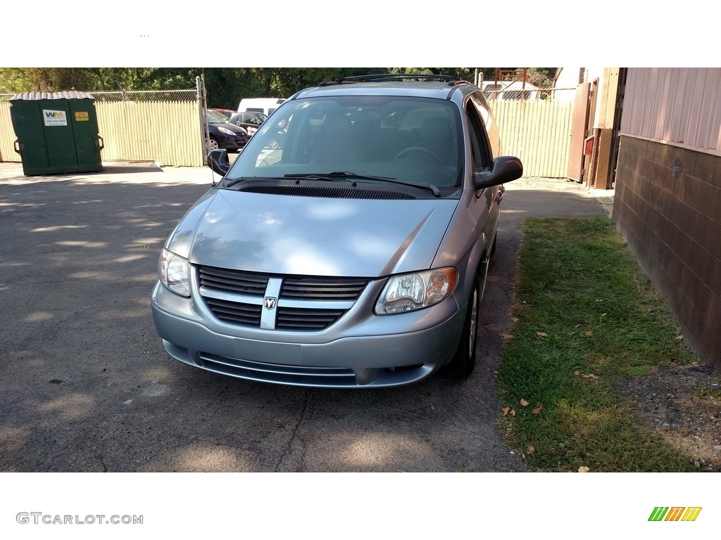 2005 Grand Caravan SE - Butane Blue Pearl / Medium Slate Gray photo #4